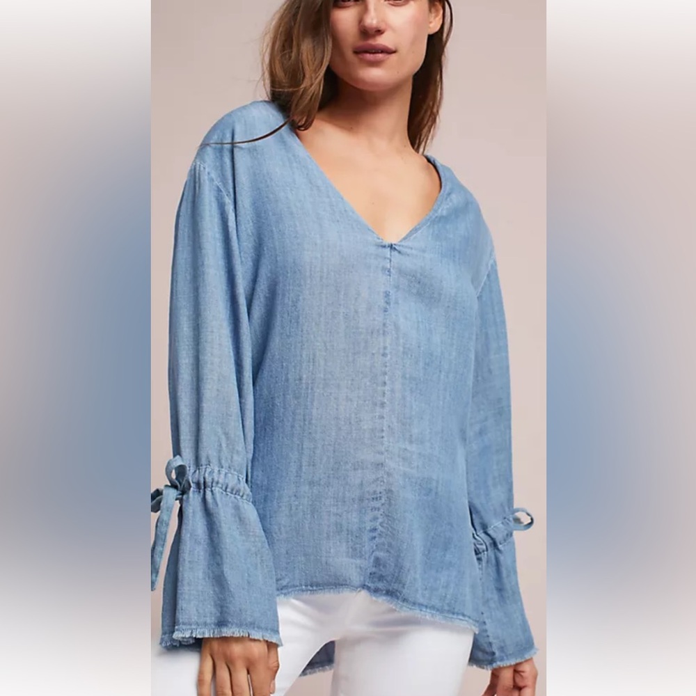 Rails Zimi Chambray V-Neck Blouse with bell sleeves. Excellent Condition!
